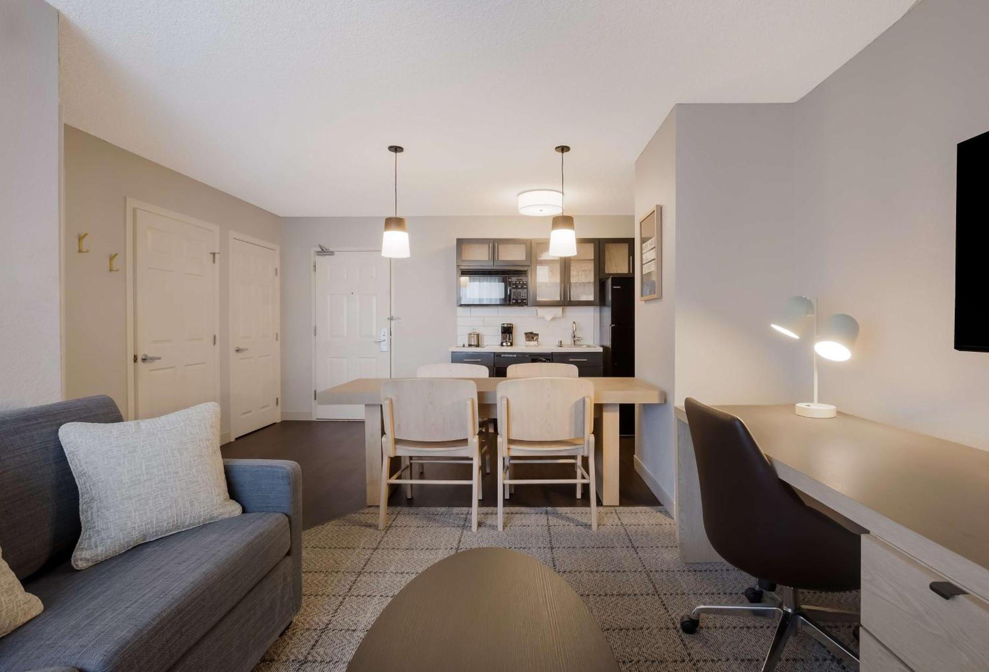 Sonesta Simply Suites Baltimore BWI Airport Linthicum Exterior photo